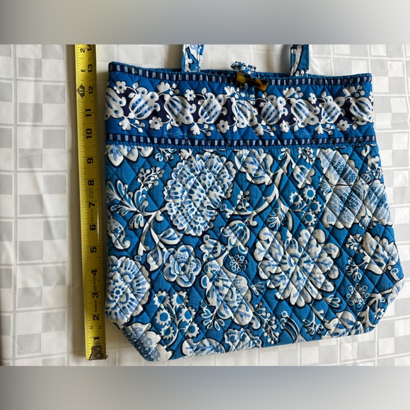 EUC Vera Bradley Blue Paisley Tote - Picture 6 of 7
